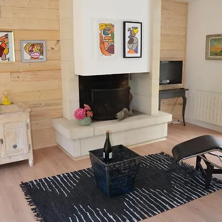 Les Terrasses De L'artiste Apartment Bazenville